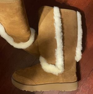 Sunburst tall ugg boots NEW never worn. They're an 8 but they run small …